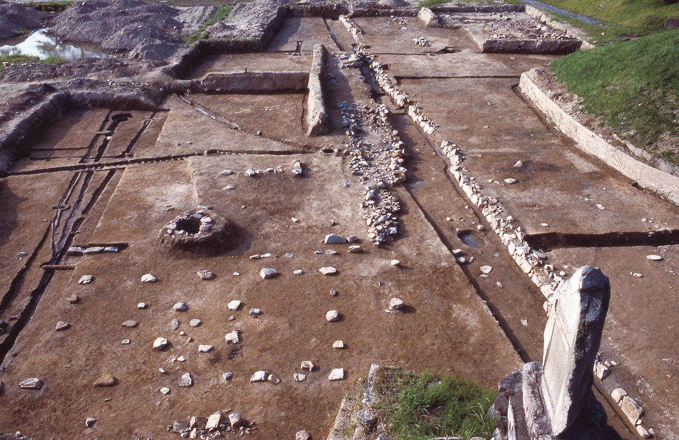 【Excavation Efforts at the Honmaru Ruins】