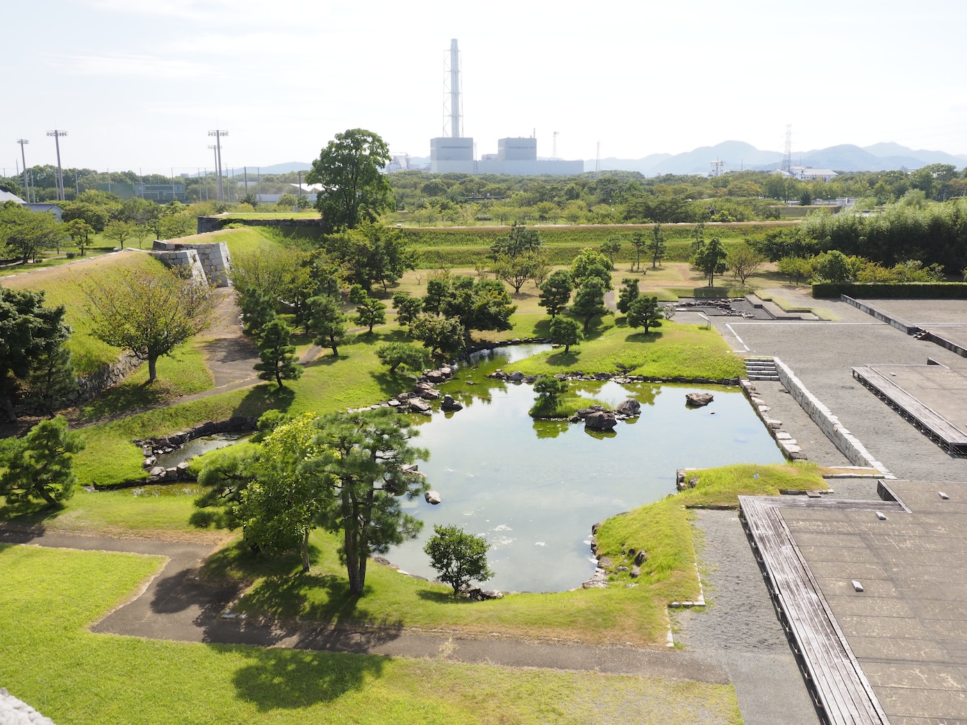 【The Honmaru Garden Pond】