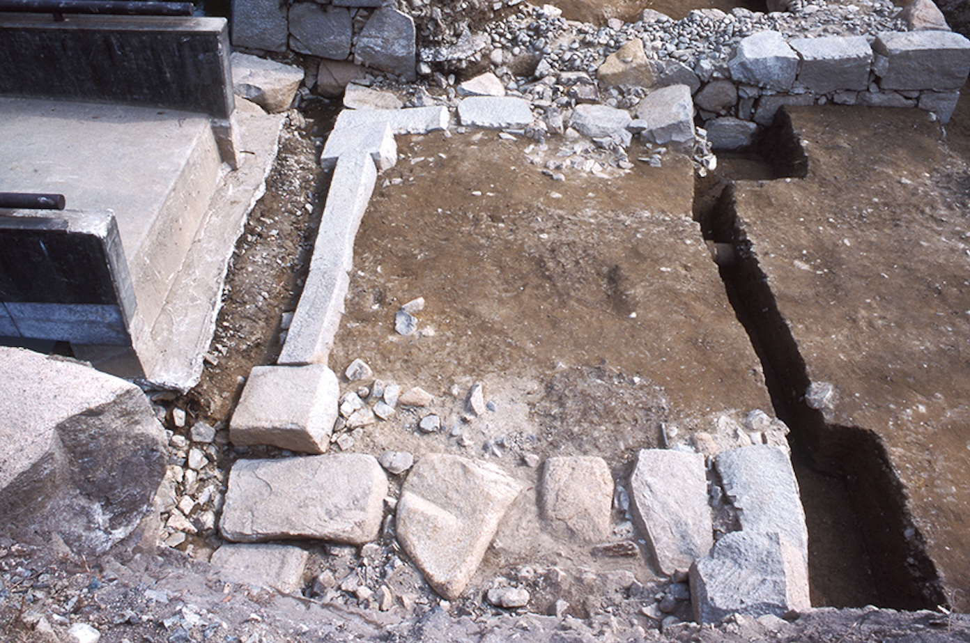 【Excavation of the Honmaru Umayaguchimon Gate Site】