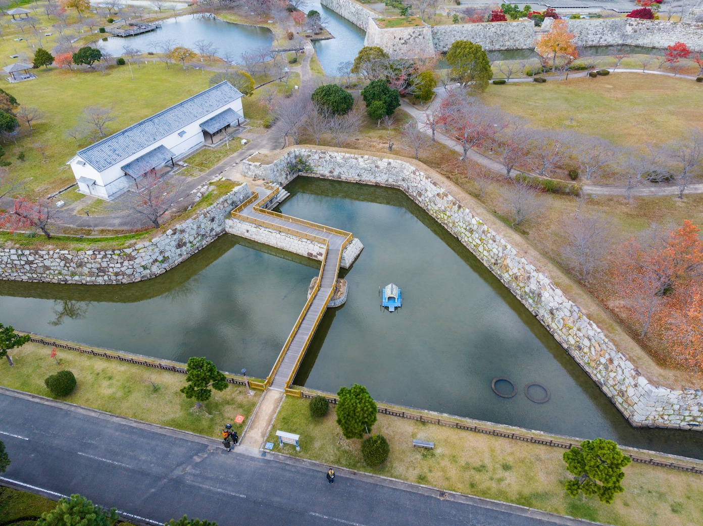 【The “Mizuhineri” Technique and Curved Stone Walls】