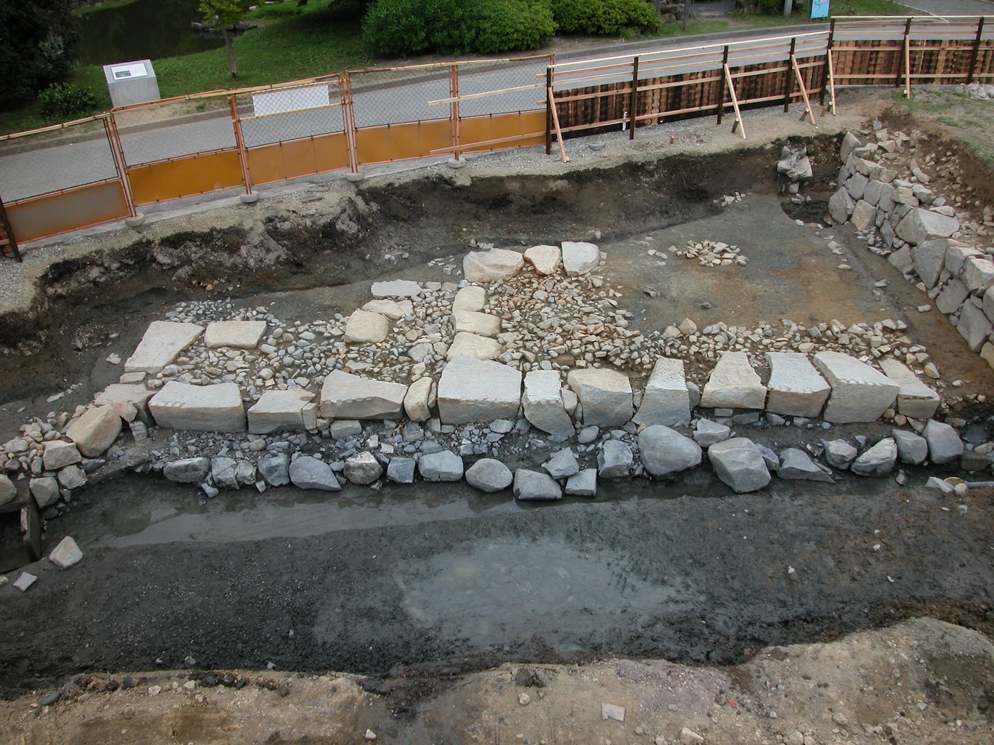 【Excavation of the Ninomarumon Gate Site】