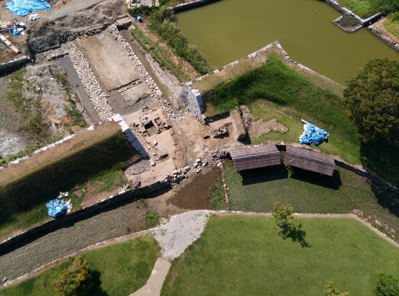  【Excavation of the Ninomaru Nishinakamon Gate Site】